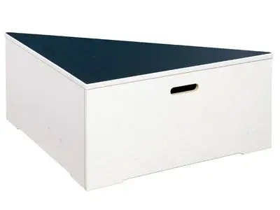 Scenmodul trekant B60 x D60 x H30 cm 