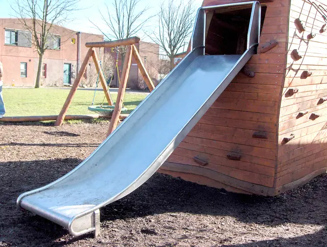 Terrängrutschkana bred L300 x B100 x H150 cm 