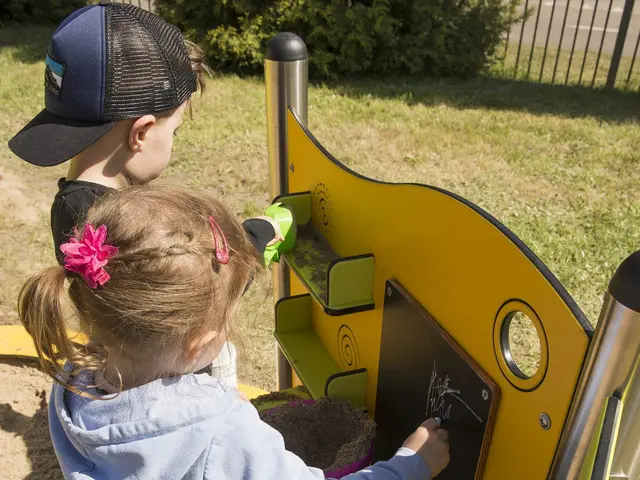 Milo lekhus - sandlåda och 2 rutschbanor L512 x B358 x H254 cm 