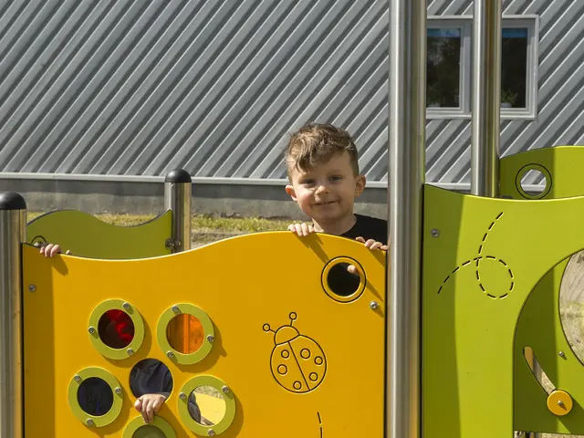 Milo lekhus - sandlåda och 2 rutschbanor L512 x B358 x H254 cm 