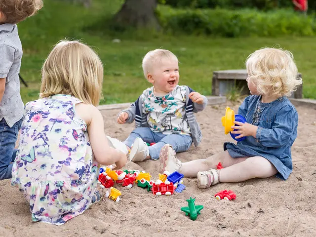 Bilar i hink L9 cm, 30 st 